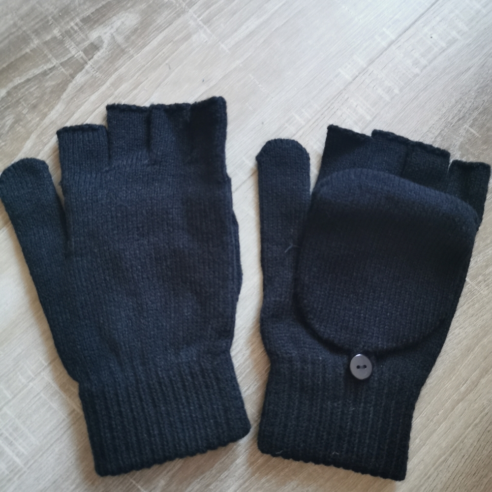 2/$50 Brand New Two ways convertible mittens gloves